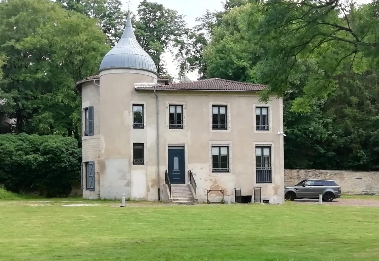 Lodge Hotel De Sommedieue Verdun ภายนอก รูปภาพ