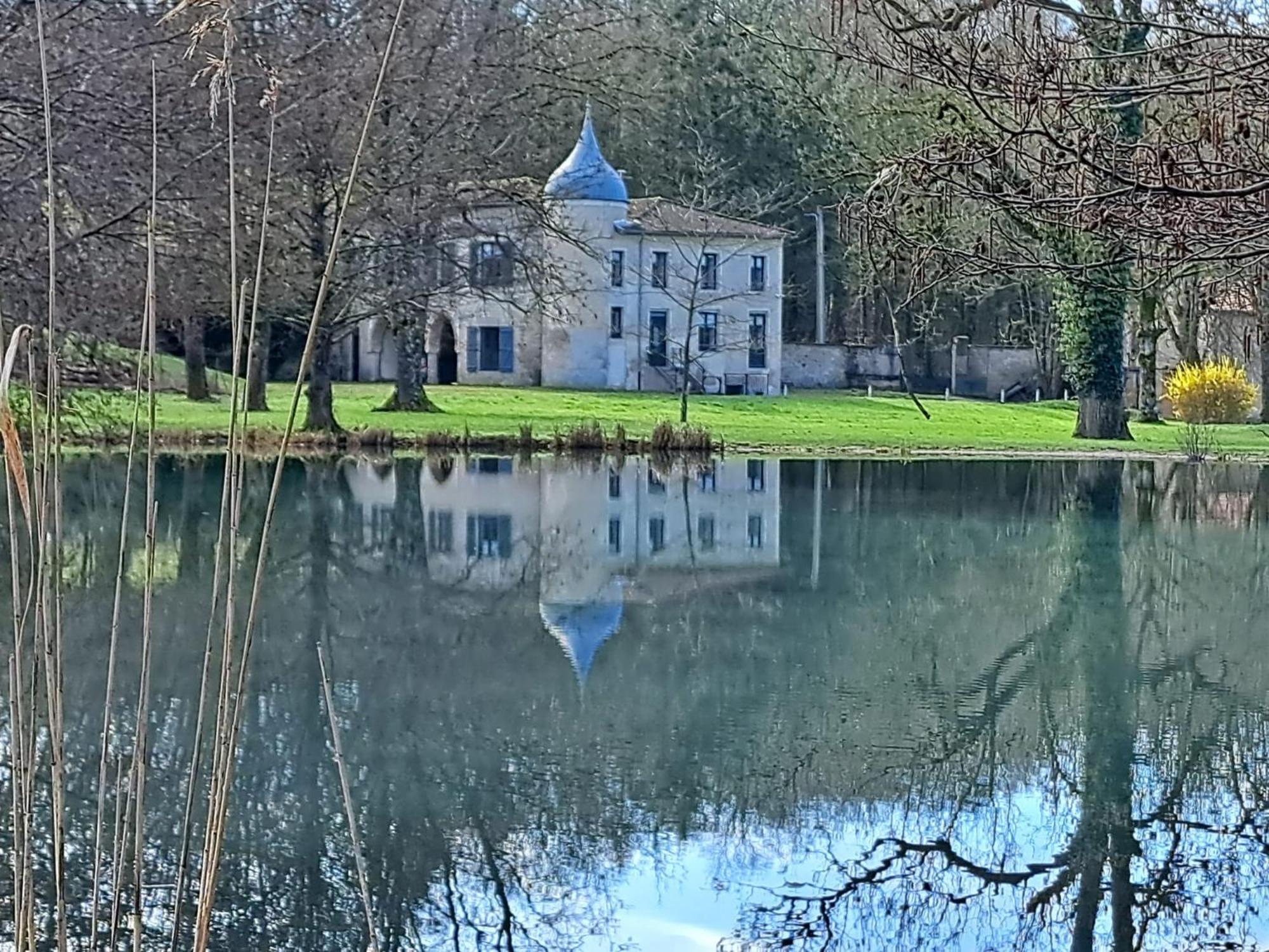 Lodge Hotel De Sommedieue Verdun ภายนอก รูปภาพ
