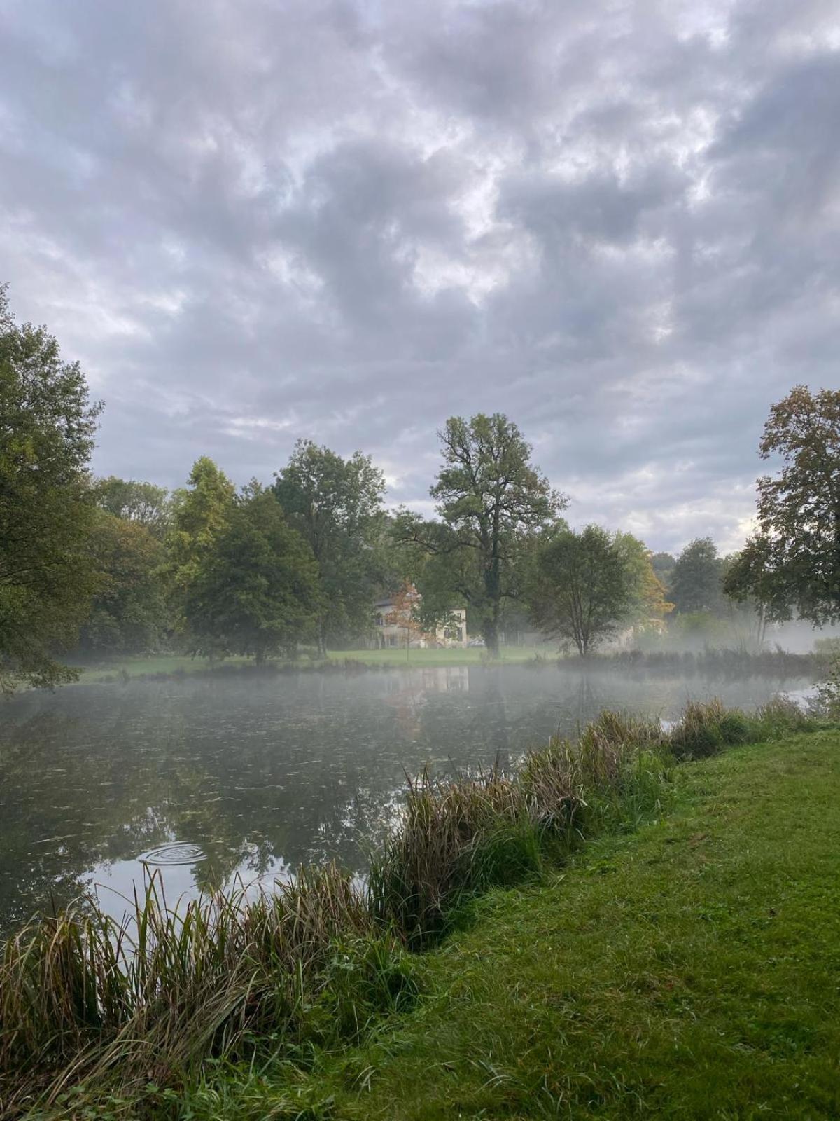 Lodge Hotel De Sommedieue Verdun ภายนอก รูปภาพ