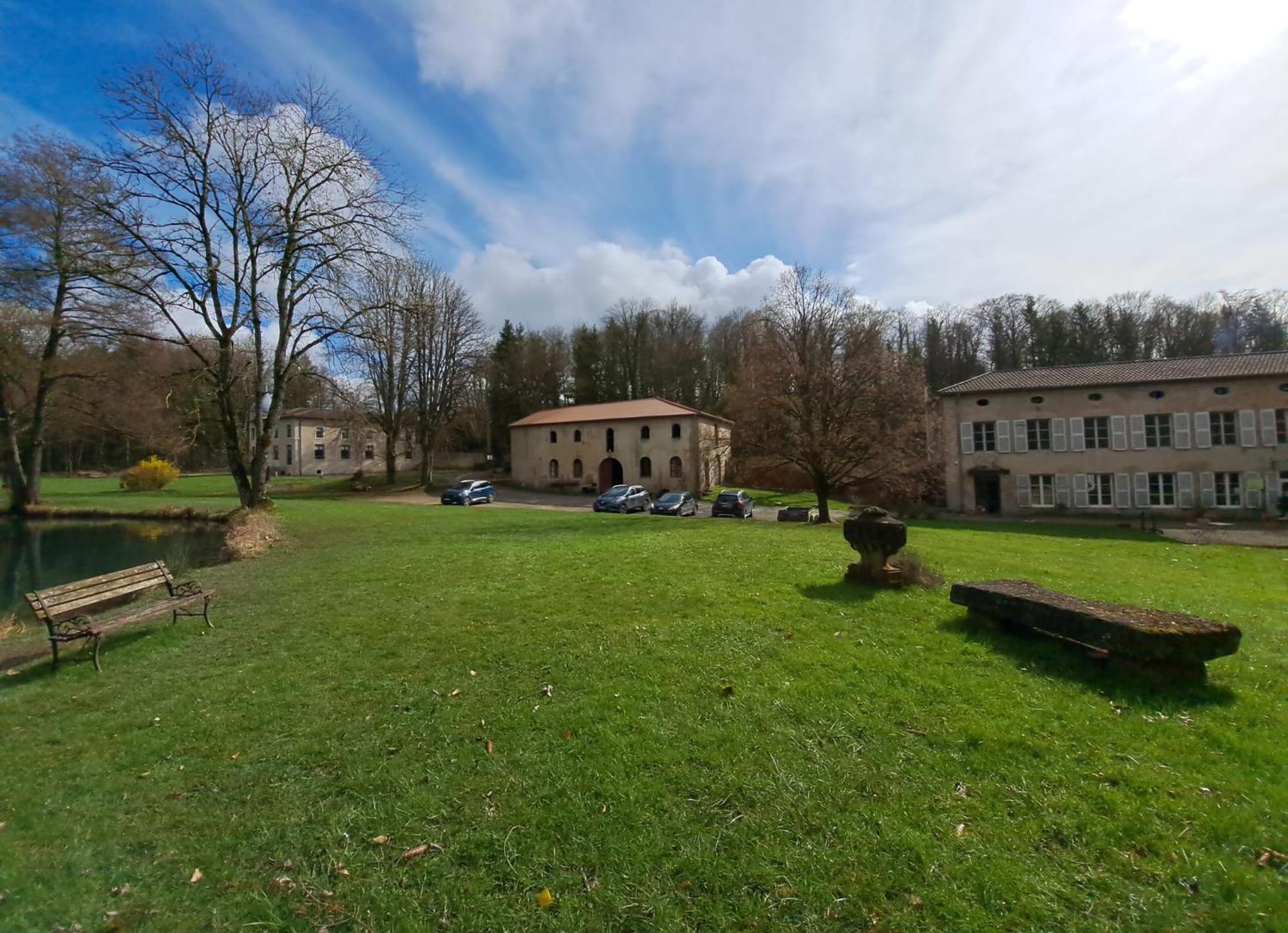 Lodge Hotel De Sommedieue Verdun ภายนอก รูปภาพ
